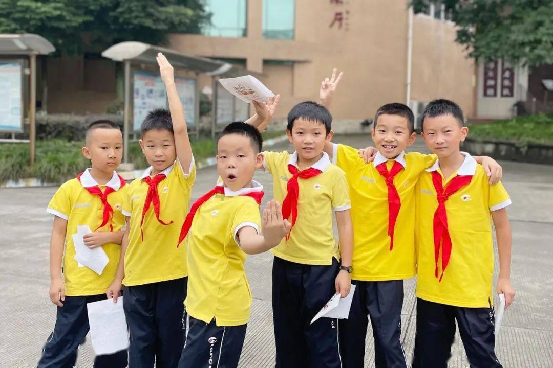 杨紫:我92年,迪丽热巴:我也是!离开滤镜后:差距绝不止一两岁